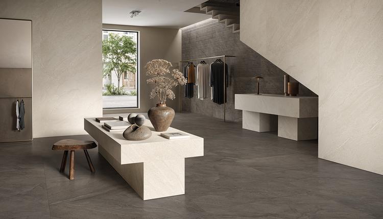 Pietra di Orosei | Emilceramica Gres Porcellanato Provenza Pietra Di Orosei Pietra Negozio Grigio Bruciato Fondo,perla Immagine Gallery | Emilceramica